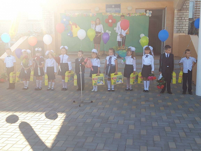 Валерий Могильный поздравил учащихся Кумылженского района с Днем знаний