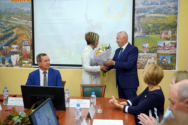 Волгоградская областная Дума отметила лучших работников КСП