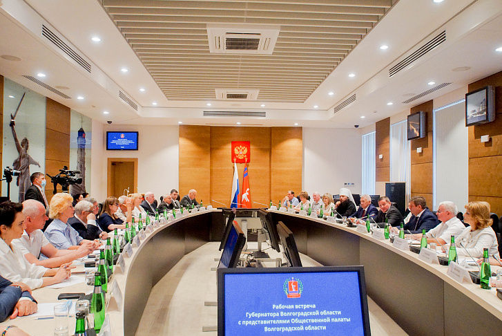 Андрей Бочаров провёл рабочую встречу с членами Общественной палаты Волгоградской области
