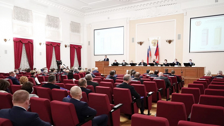 Проект областного бюджета на 2022 год принят в первом чтении