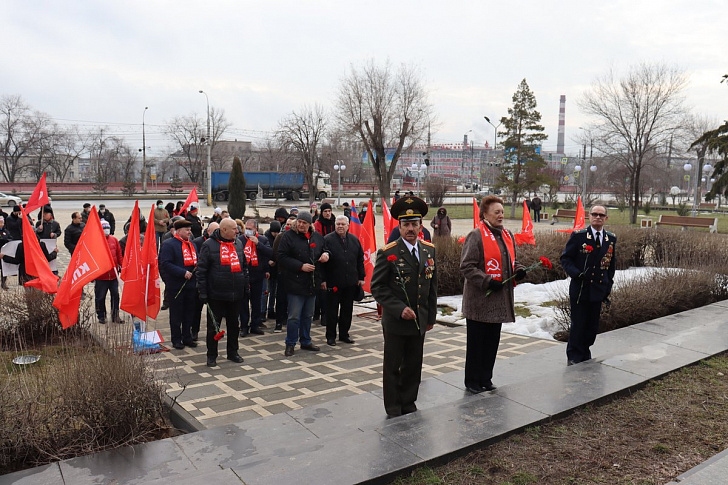 Коммунисты Волгоградской области приняли участие в митинге, посвященном 104-й годовщине создания Советской армии и Военно-морского флота