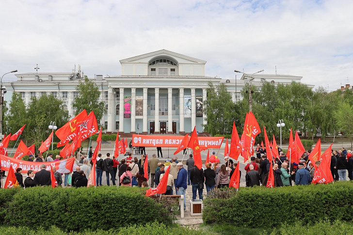 Депутаты фракции КПРФ Волгоградской облдумы приняли участие в праздничном митинге-концерте, посвящённом 1 Мая