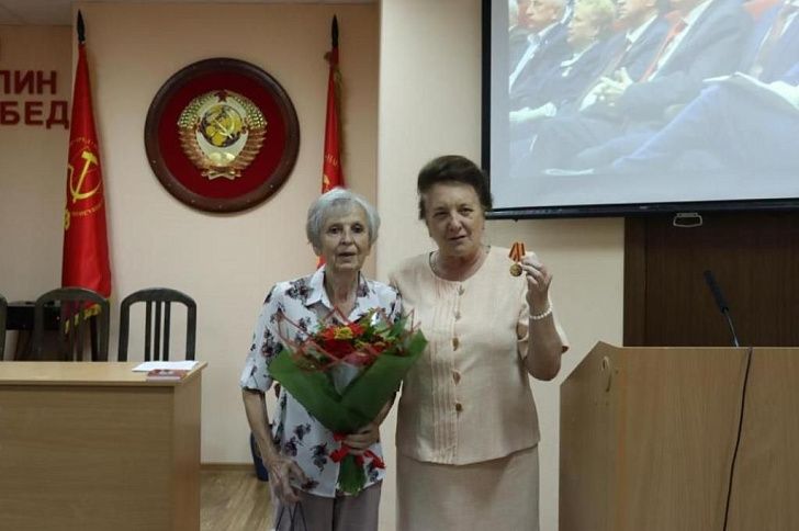 Тамара Головачева вручила медали к 100-летию образования СССР